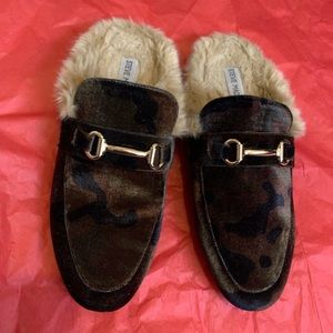 Steve Madden “Jill” Camo Mules Shoes 9.5